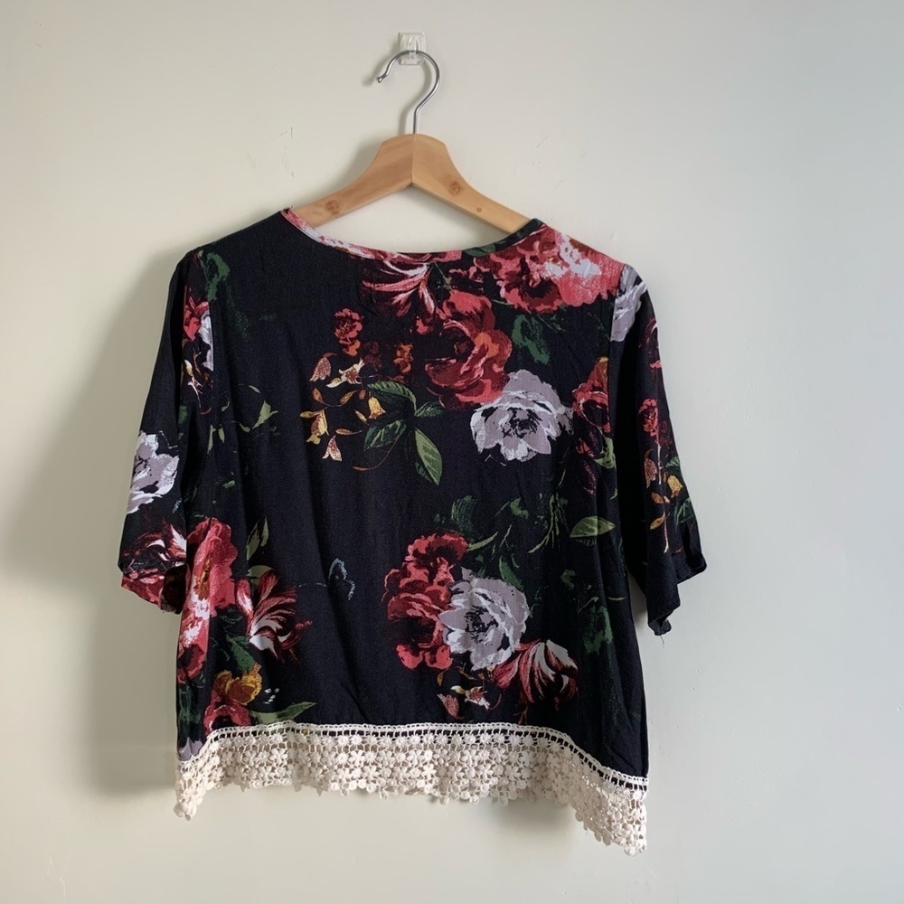 Aberombie & Fitch Black And Pink Floral Crop Top